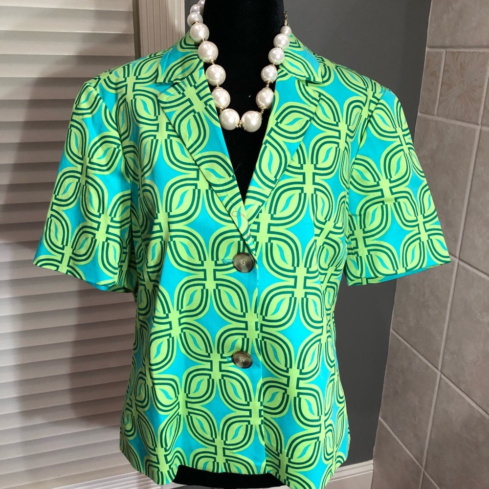 Short sleeved jacket